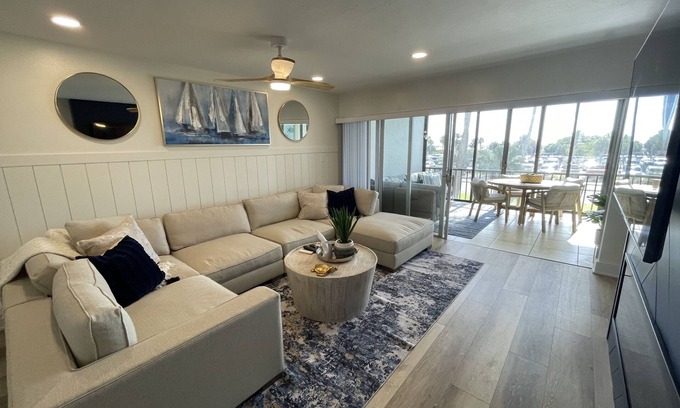 Siesta Key Condo | Beachfront Siesta Key Condo with Pool and Ocean Views