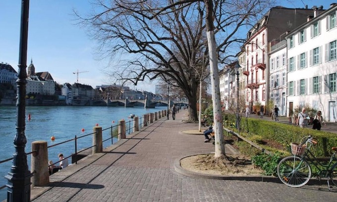 Basel City Centre Apartment | RIVERVIEW-LOUNGE: Scenic Rhine Views & Family-Friendly Stays