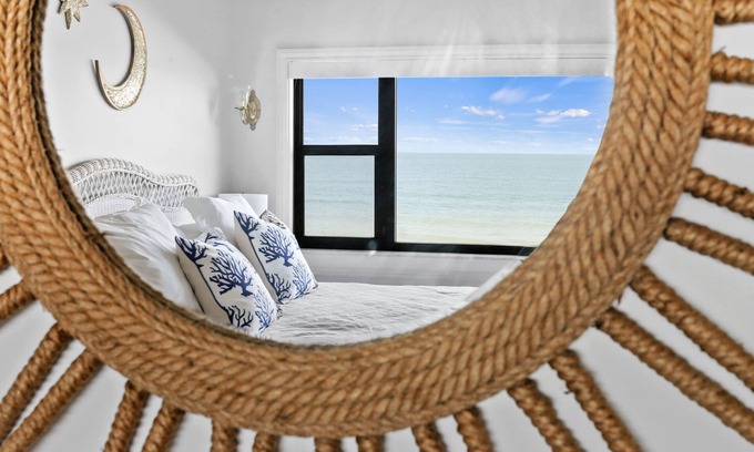 Hutchinson Island South Condo | Beachfront Condo with Ocean View & Spa in Jensen Beach