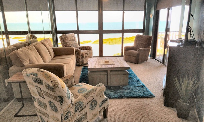 Sand Key Condo | Beachfront Escape: Fall Asleep to Waves & Ocean Views!