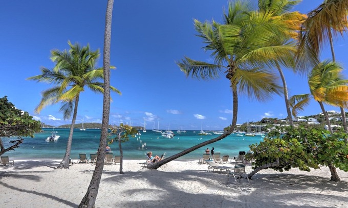 Nazareth Condo | Beachfront Oasis with Pool, Hot Tub & Restaurant Amenities