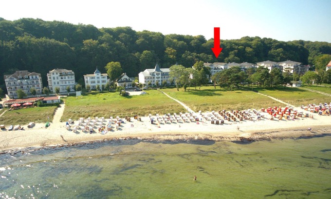 Binz Apartment | Seaside Retreat: Beachfront Aparthotel with Stunning Views