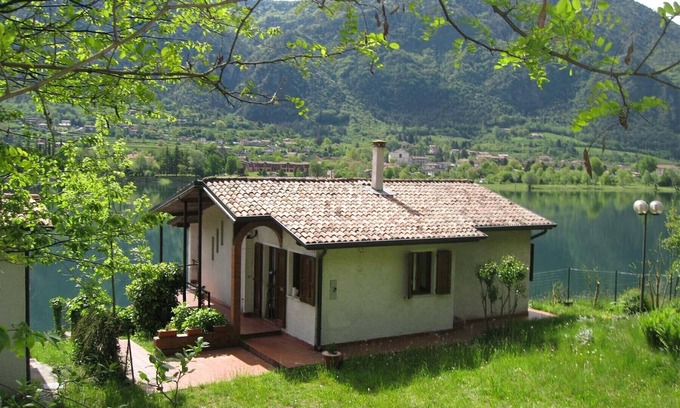 Idro House | Owner-Direct Hotel: Pet-Friendly with Pool & Breakfast