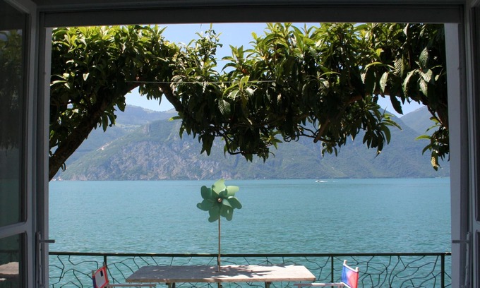 Marone Apartment | Directly on the lake shore: "La Casina a Remi"