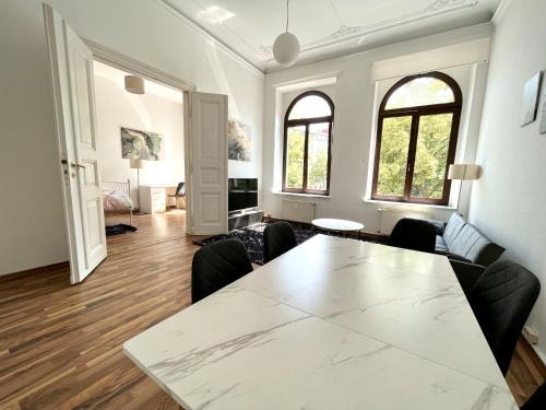 Zentrum-Nordwest Apartment | Convenient Hotel Near Arena, Waldstraße - Pet Friendly Stay