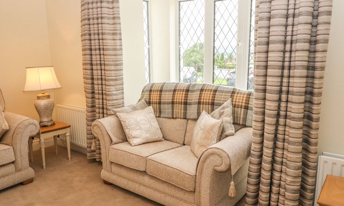 Athea Cottage | Cozy Dirreen House: Family-Friendly with Breakfast Included