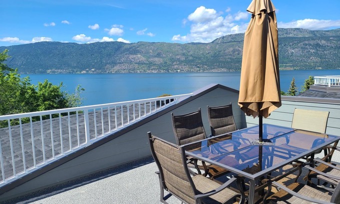 Central Okanagan House | Pet-Friendly Retreat Steps from Lake Okanagan - 10/10 Rated