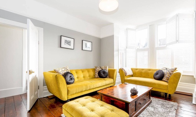 South Acton House | Elegant Period Property with Kitchen & Breakfast Included