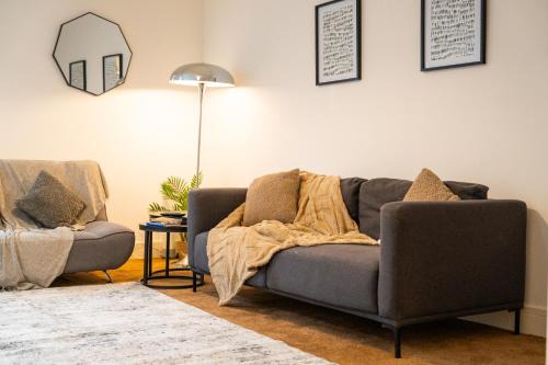 Canterbury Apartment | Discounts for Weekly & Monthly Stays - Ground Flat
