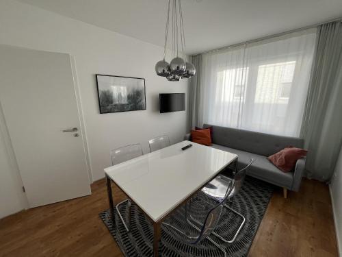 Eisenach Apartment | Unwind at discovAIR Eisenach - Family-Friendly with Netflix