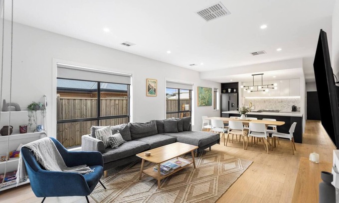 Cowes House | Experience a Modern Gem Near The Esplanade for Families