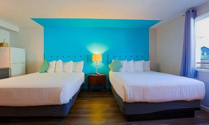 Seaside Hotel | Discover Beaches at Spacious Room with Stunning River View