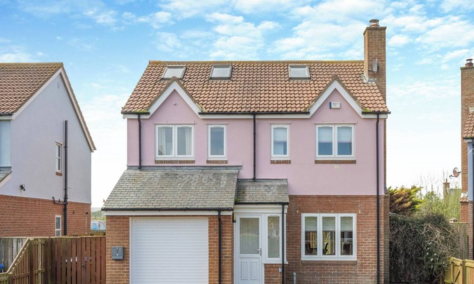 Beadnell Cottage | Experience Family Bliss at The Dunes by Beadnell Bay