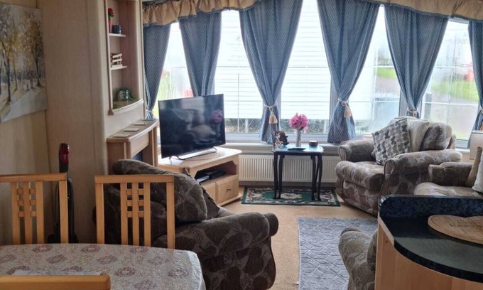 Ingoldmells Apartment | Explore Comfort in a Home-Like 8-Birth Caravan Retreat