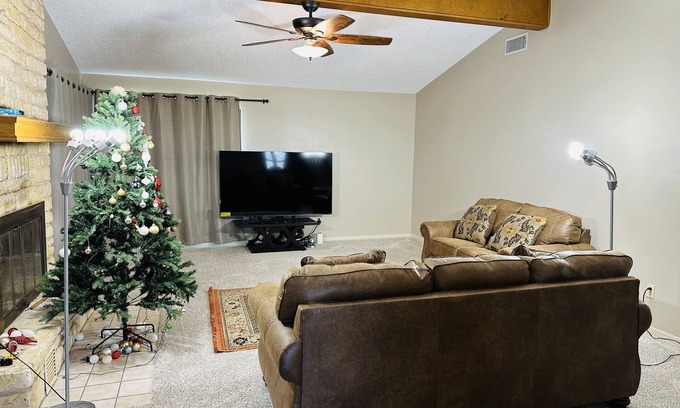 Bertram House | Embrace Rustic Retreat with Spa and Hot Tub Amenities