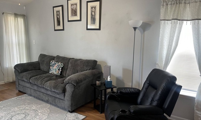 Jacksonville House | Experience Home Away From Home with Breakfast & Family Perks
