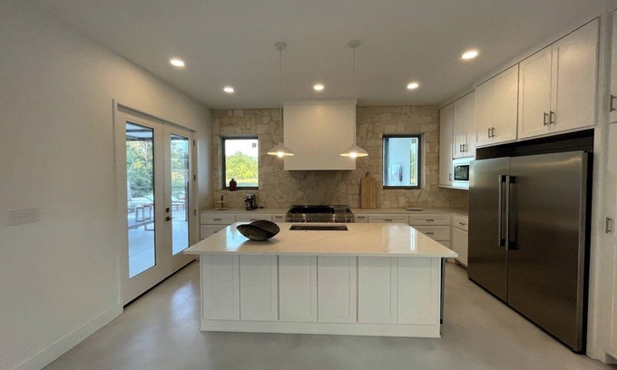 Arp House | Experience Elegance with Unique Amenities at This Getaway