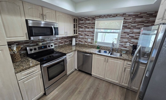 Ludlam House | Experience Miami Comfort: Hot Tub & Spa in City Center