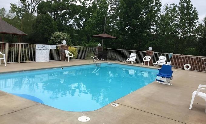 Cabot Resort | Explore Cabot: Pet-Friendly Stay with Free Breakfast & Parking