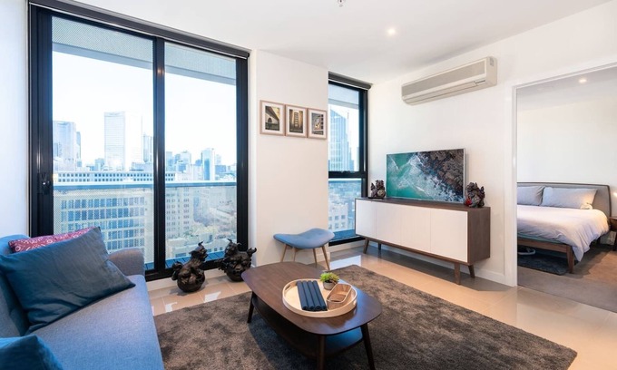 Melbourne Central Business District Apartment | Stylish Retreat in the Chic Paris End with Family Amenities