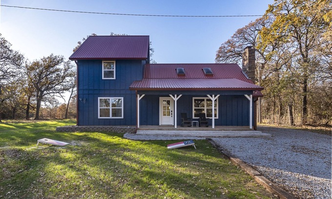 Marietta Cabin | Rejuvenate in a Remodeled Cabin Near Winstar with Breakfast