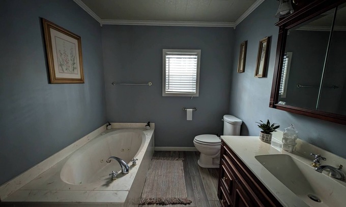 Grapevine House | Experience Serenity at Road's End Retreat - A Guest Rated Gem