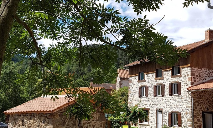 Domeyrat Cottage | Explore Auvergne: Family-Friendly Retreat in Haute Loire