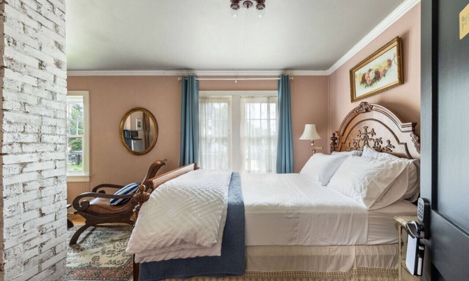Issue Hotel | Experience Colonial Beach: Oceanfront Family Getaway
