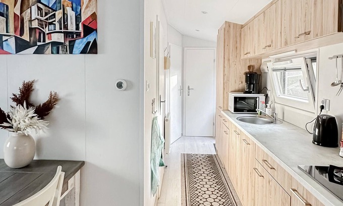 IJhorst House | Family-Friendly Vacation Home with Spa and Breakfast Amenities