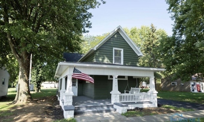 Findlay House | Discover Findlay: Ocean View Retreat with Pool and Spa