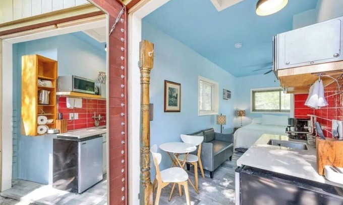 Windsor Park House | Cozy Studio with Patio & Kitchenette - Guest Rated 10/10