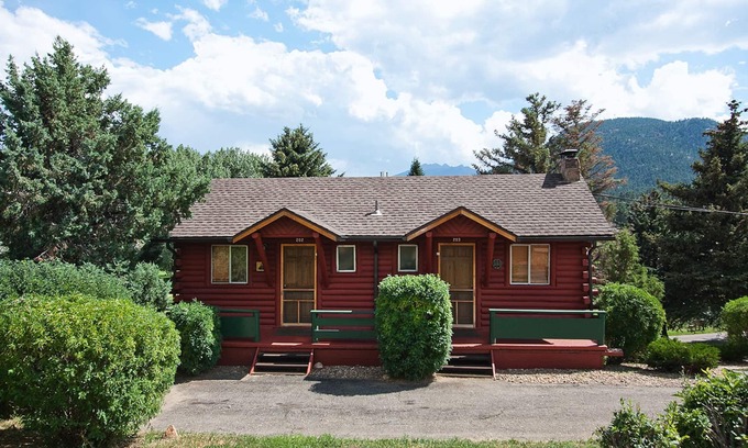Stanley Hills Cabin | Oceanfront Discovery Lodge with Pool and Spa Experience