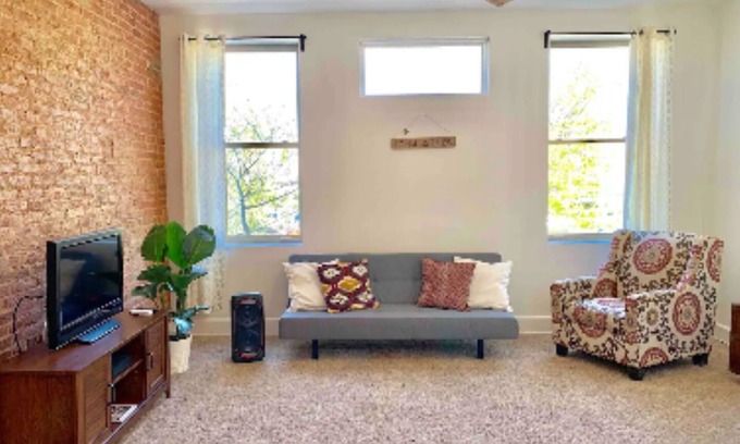 Downtown Baltimore House | Remote Work Haven with Disinfected Space & Fast Wifi