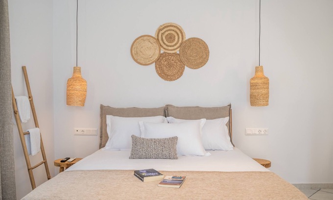 Old Town Naxos House | Top-Rated Disis Residence Naxos with Breakfast & Family Focus