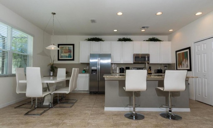 Bellavida House | Family-Friendly Disney Townhouse with Pool & Pet Access
