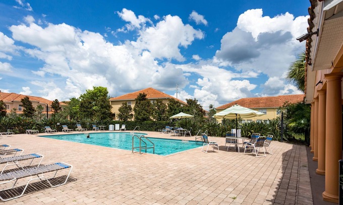 Crestwynd Bay House | Family-Friendly Disney Townhome with Pool & Kitchen Amenities