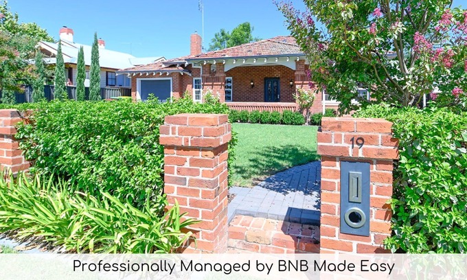 Dubbo House | Heritage Oasis: Immaculate Style with Family-Friendly Amenities