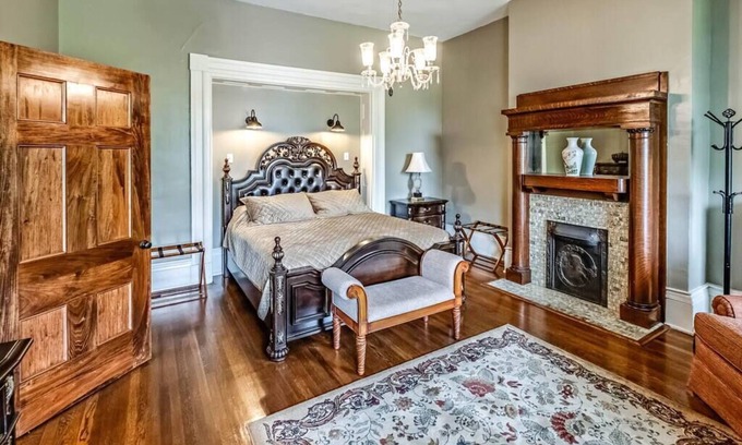 Tazewell House | Perfect Family Retreat in The Jack May Room at Litz Mansion