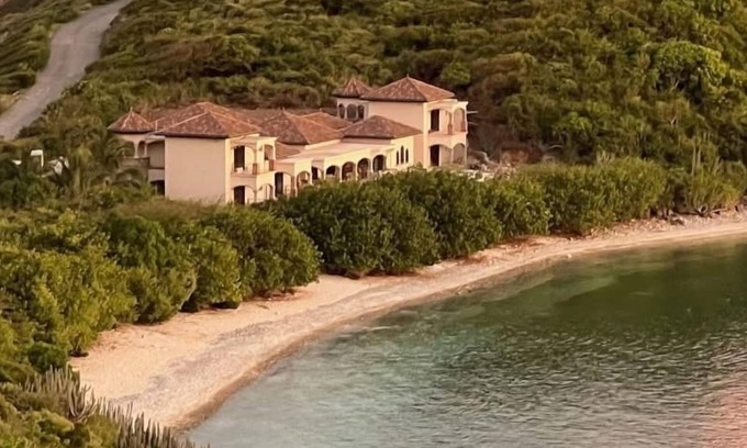 Ditleff Point Villa | Ditleff Beach House~New 2025 Beachfront Estate~Gated~Welcome Dinner on Arrival