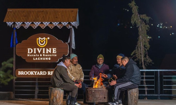 Lachung Hotel | Divine Brookyard Resort