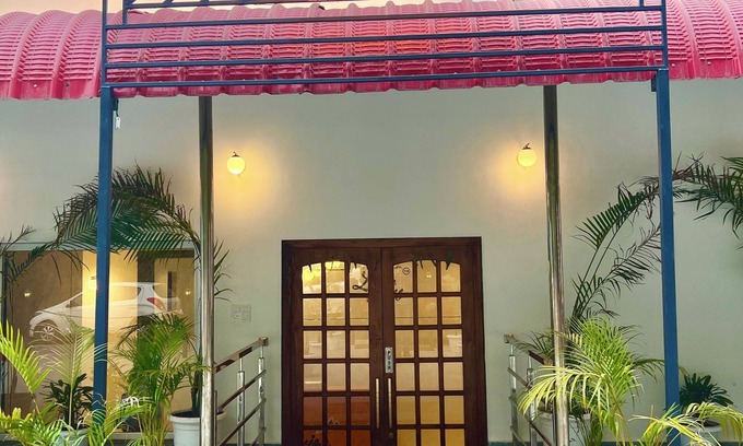 Naukuchiyatal Hotel | Divine by The Lake Hill