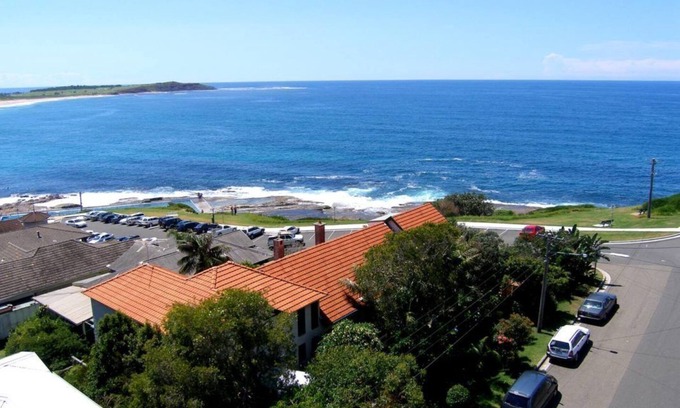 Dee Why House | Beautiful Coastal Retreat with Family-Friendly Amenities