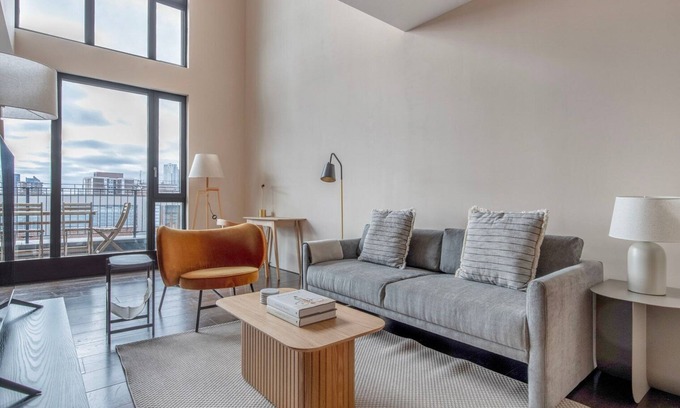 De Beauvoir Apartment | Inviting Hoxton 2BR Apartment with Balcony by the Canal