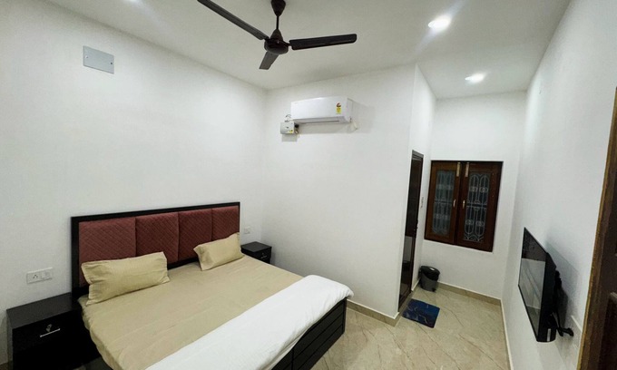 Varanasi House | Divine Kashi | Near Shree Kashi Vishwanath Temple