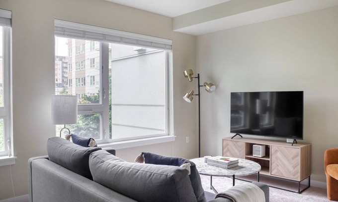 Northeast Bellevue Apartment | Cozy Redmond 1BR Retreat with BBQ & Gym Near Shopping