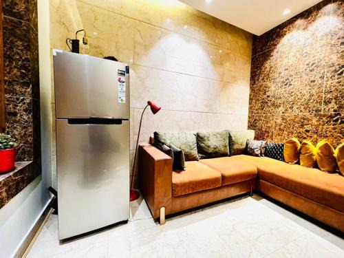 New Delhi Hotel | Top Rated Divine Studios with Breakfast & Family Amenities