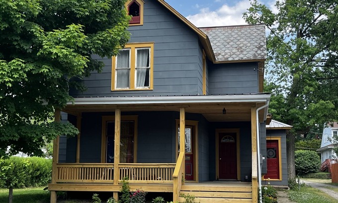 Mount Vernon Apartment | Division Street Suite: Family-Friendly Stay with Breakfast