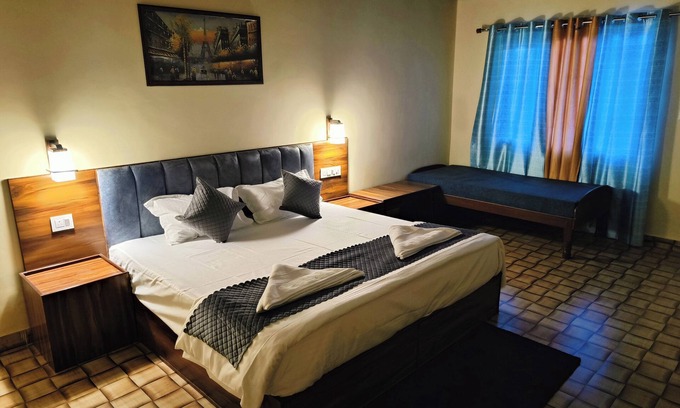 Rajgarhi Hotel | Welcoming Divyam Resort: Family-Friendly Stay with Dining