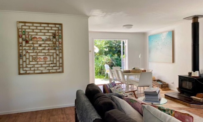Dalmeny House | Relax at Dixie Margaret Surf Shack with Oceanfront Views
