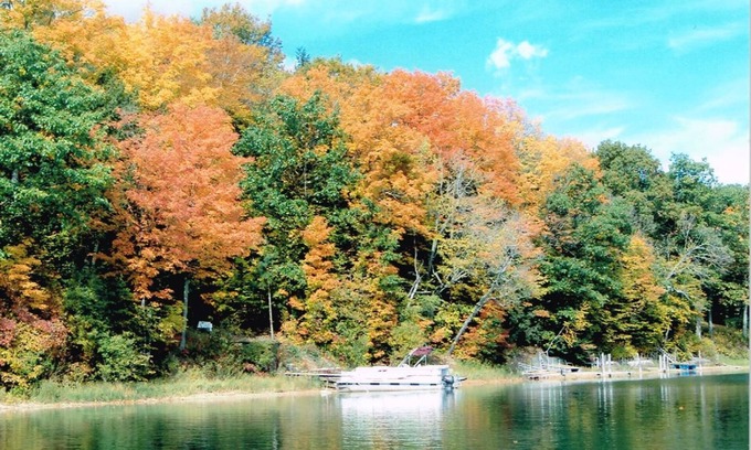 Gaylord Hotel | Discover Dixon Lake Resort: Family-Friendly Stay with Pool
